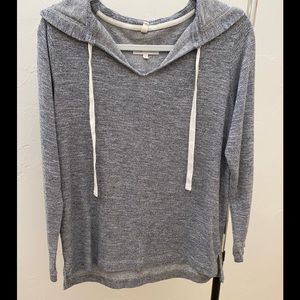 Lou & Grey hooded lightweight sweatshirt in heathered navy. Size small